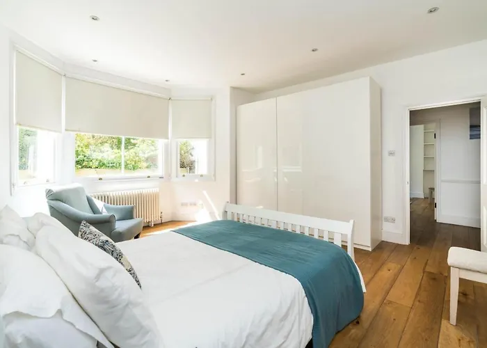 Fantastic 3 Bedroom Flat West Hampstead